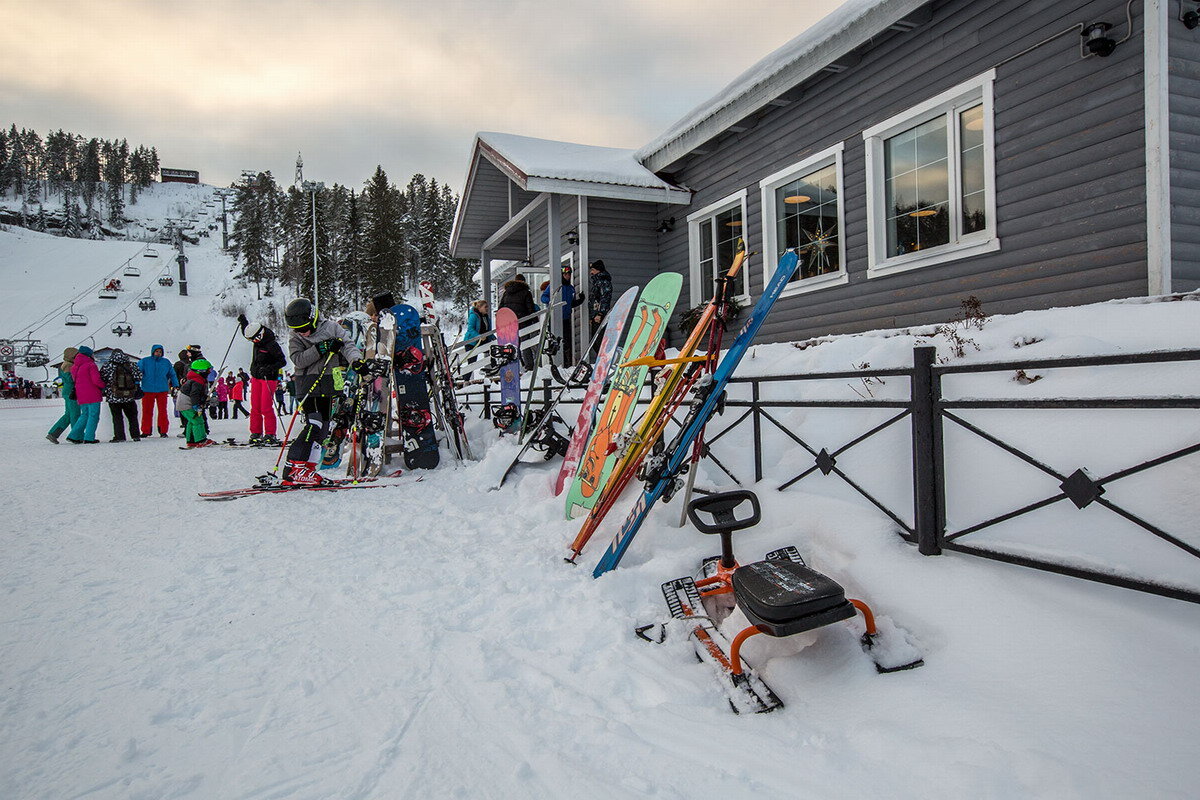 Карелия спортивная. Ялгора логотип. Ялгора фон. Ялгора картинки.