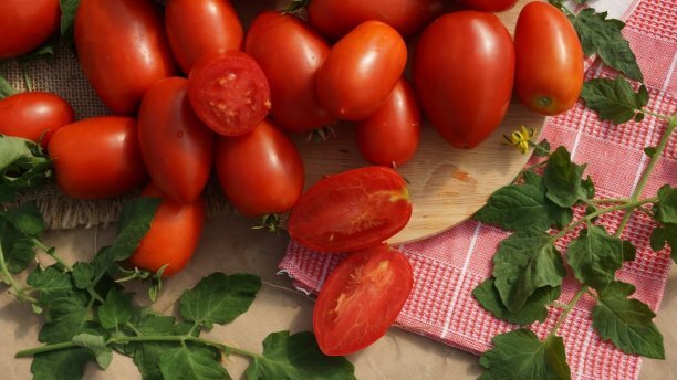 Томат Комбат в разрезе