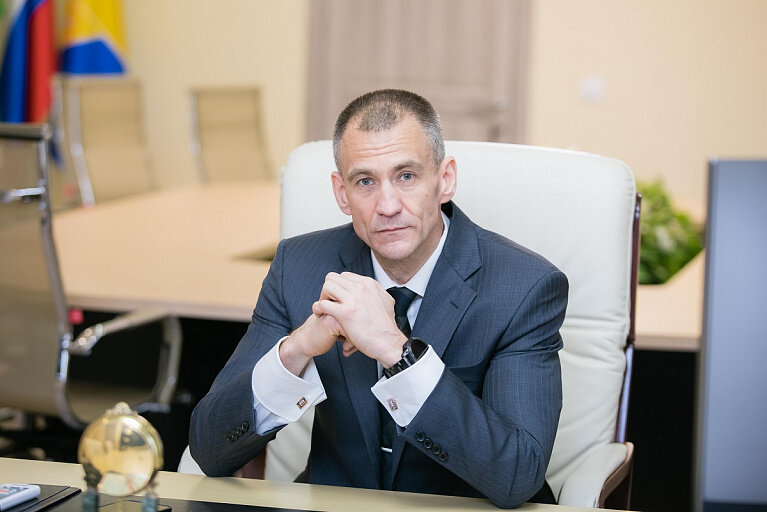    Глава Сургутского района Андрей Трубецкой поздравляет с Днем защитника Отечества