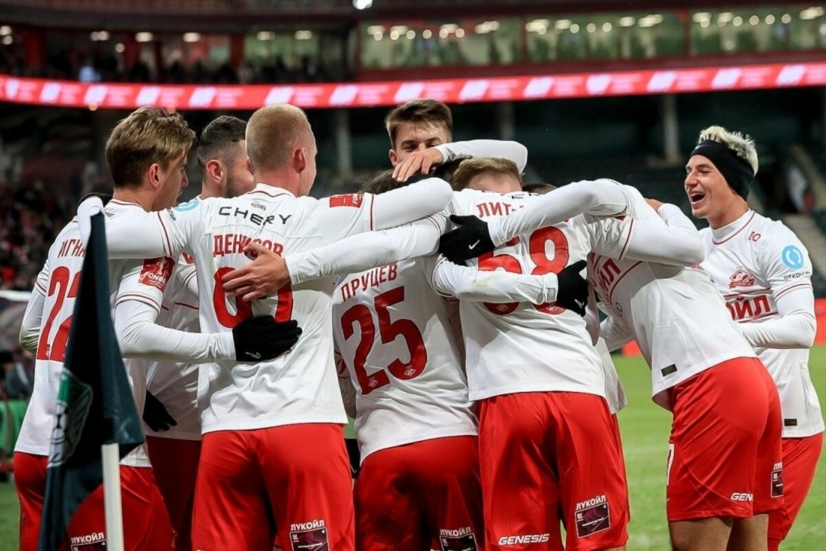 "Спартак" играет нашими