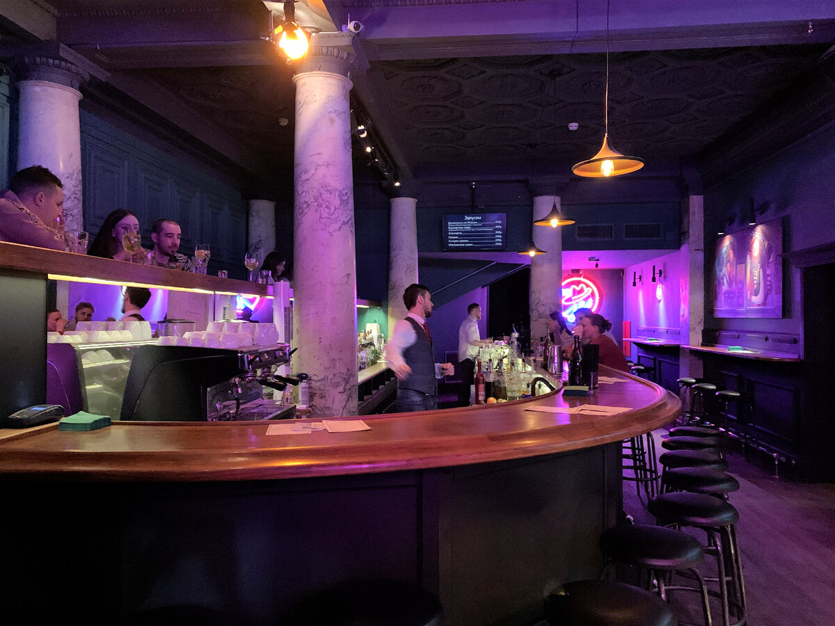 Вид от входа в 20:00