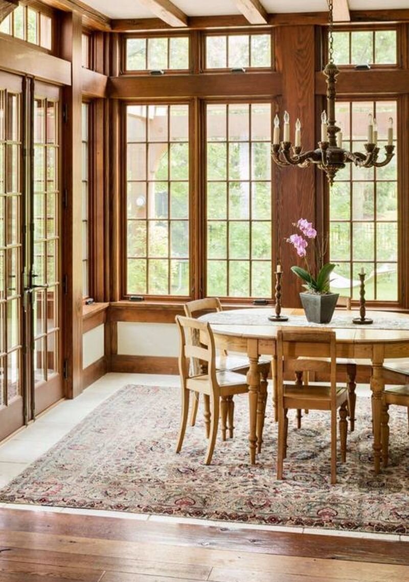 Деревянные окна для загородного дома. Фото 1.