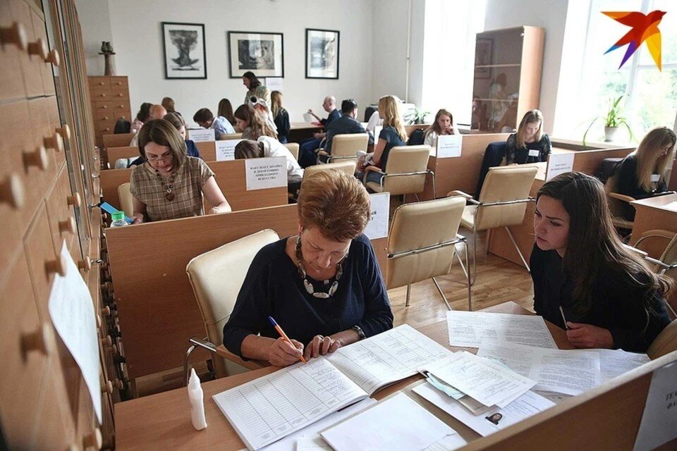     В Минобразования определили список вопросов по билетам на экзамен по истории Беларуси для 9-классников. Снимок носит иллюстративный характер. Павел МАРТИНЧИК