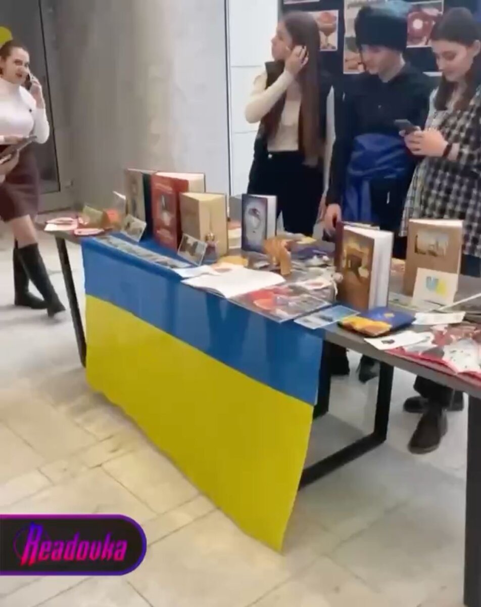 Сам по себе он не является запрещённой символикой. (возможно это вопрос времени), но за эти несколько лет (лично для меня с мая 2014) данное сочетание цветов на полотнище несёт в себе исключительно негативный смысл и символизирует едва ли не худшие человеческие качества.