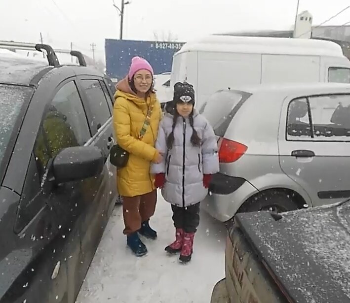 Привезли банки и картон... много! И не они одни!!!