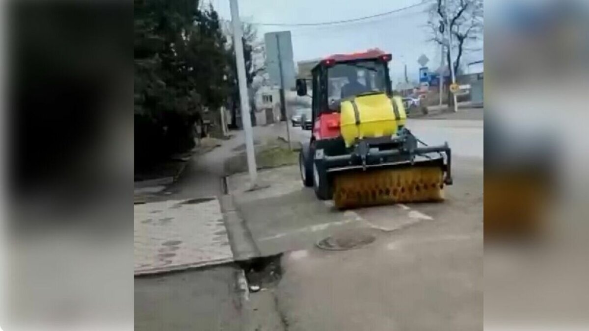     В Пятигорске в круглосуточном режиме проводится работа по весенней уборке улиц, сообщил сити-менеджер Дмитрий Ворошилов.