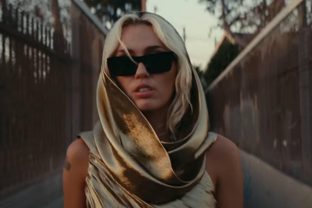    Скриншот: Miley Cyrus - Flowers (Official Video) / Youtube