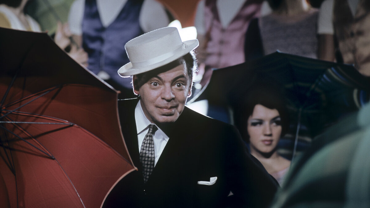 Кадр из фильма "Люди и Манекены"