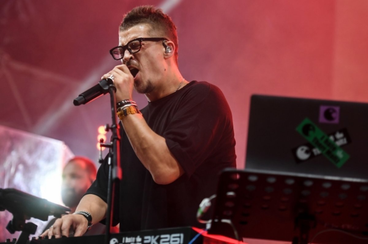    Солист группы Therr Maitz Антон Беляев.