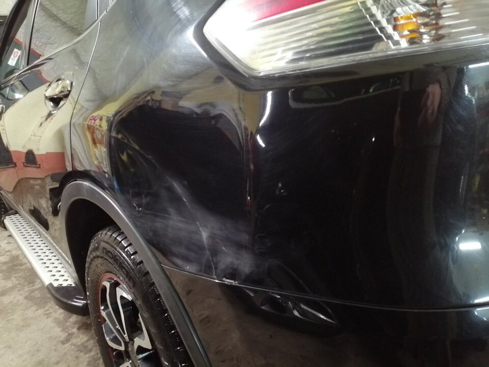 Вмятина на крыле Nissan X-Trail