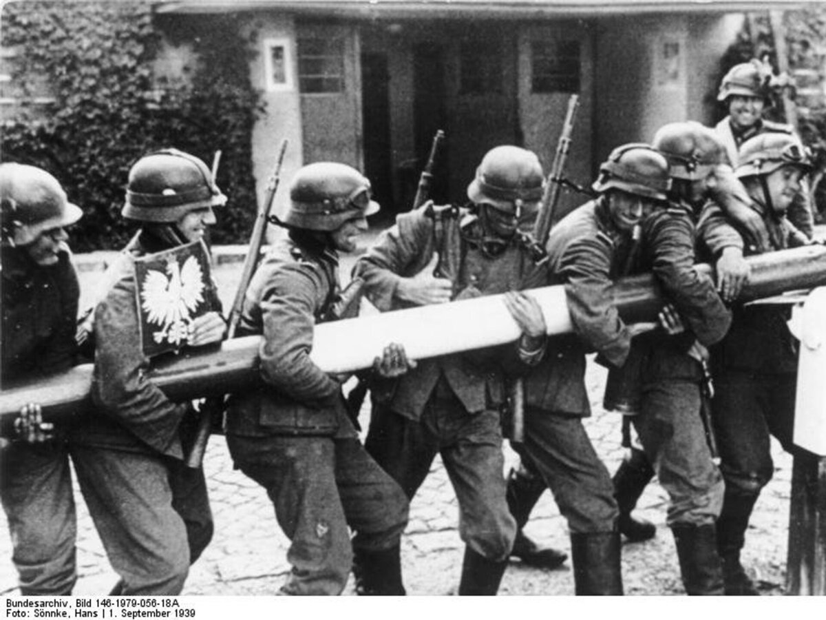 СОЛДАТЫ ВЕРМАХТА В ПОЛЬШЕ