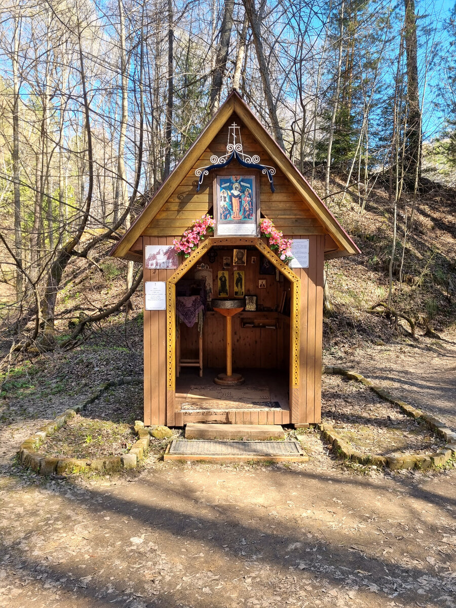 Скорбященская часовня возле источника в Семиозерке