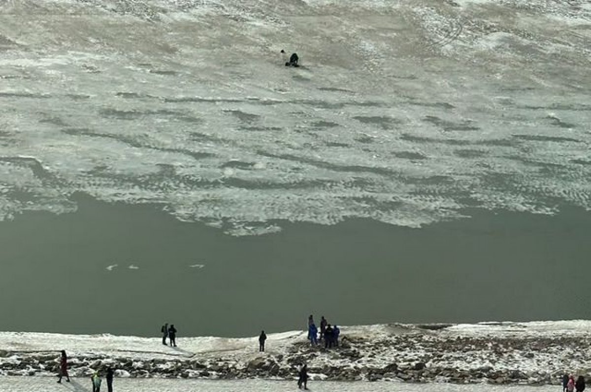    Городские спасатели вернули хабаровчанину утонувший в Амуре трицикл