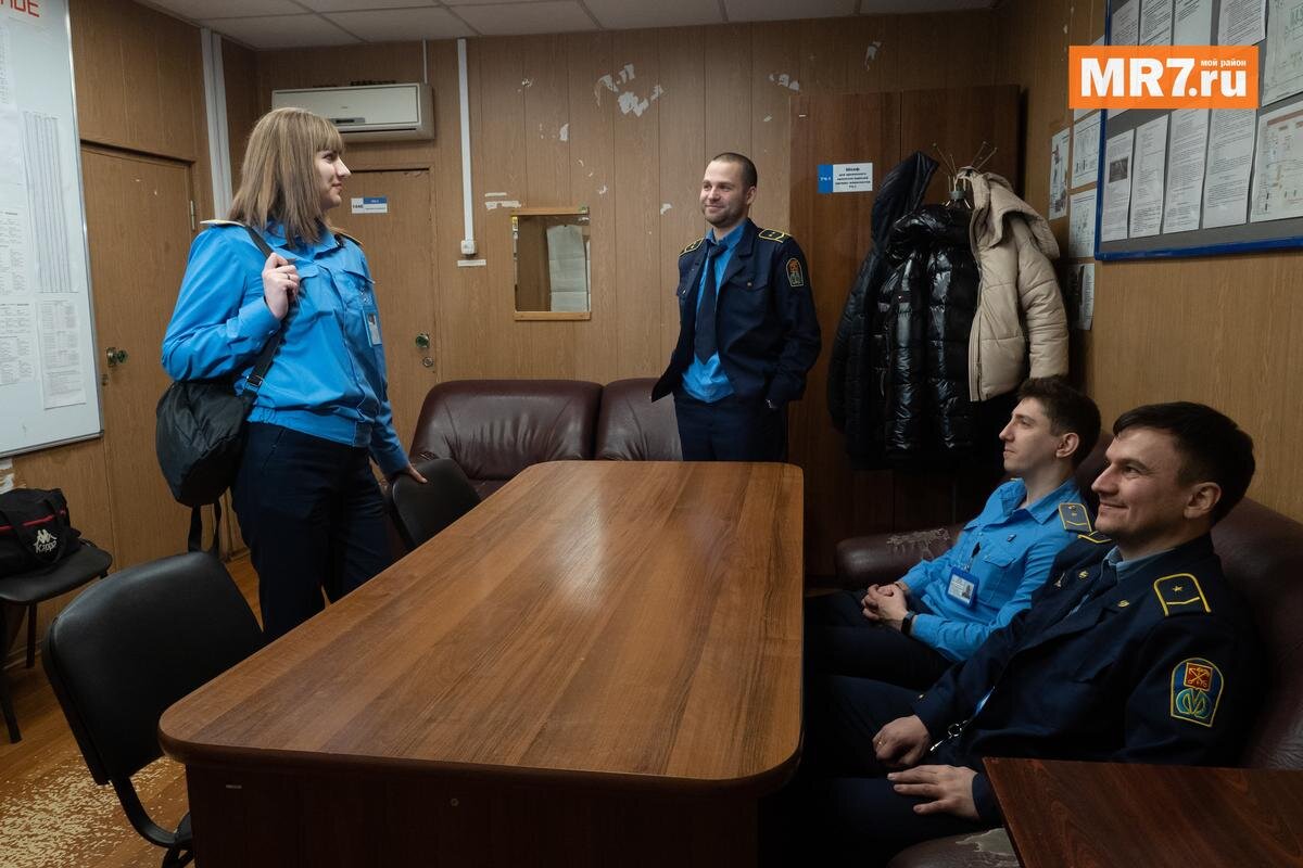 Мария Сазонова с будущими коллегами. Фото: Олег Золото / MR7