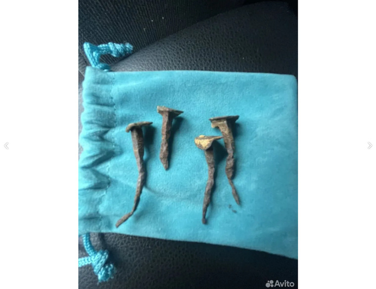    750-летние гвозди из старой церкви