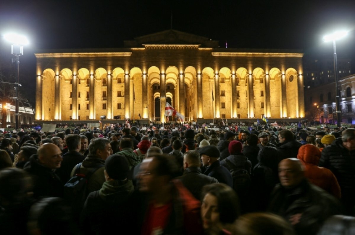    Политолог Михайлов сказал, чем протесты в Тбилиси похожи на киевский Майдан