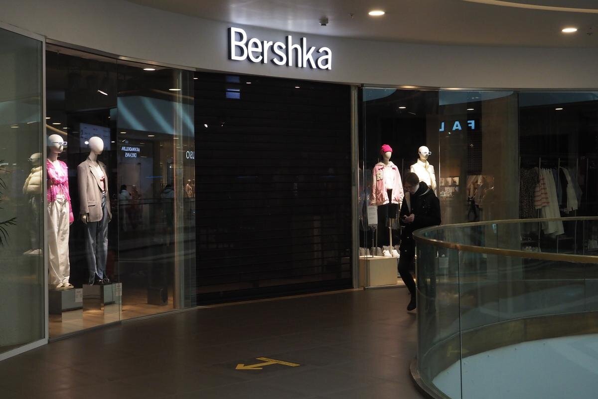 Новое название бершки. ТЦ галерея Архангельск. ТЦ галерея Гатчина. Bershka.ru.