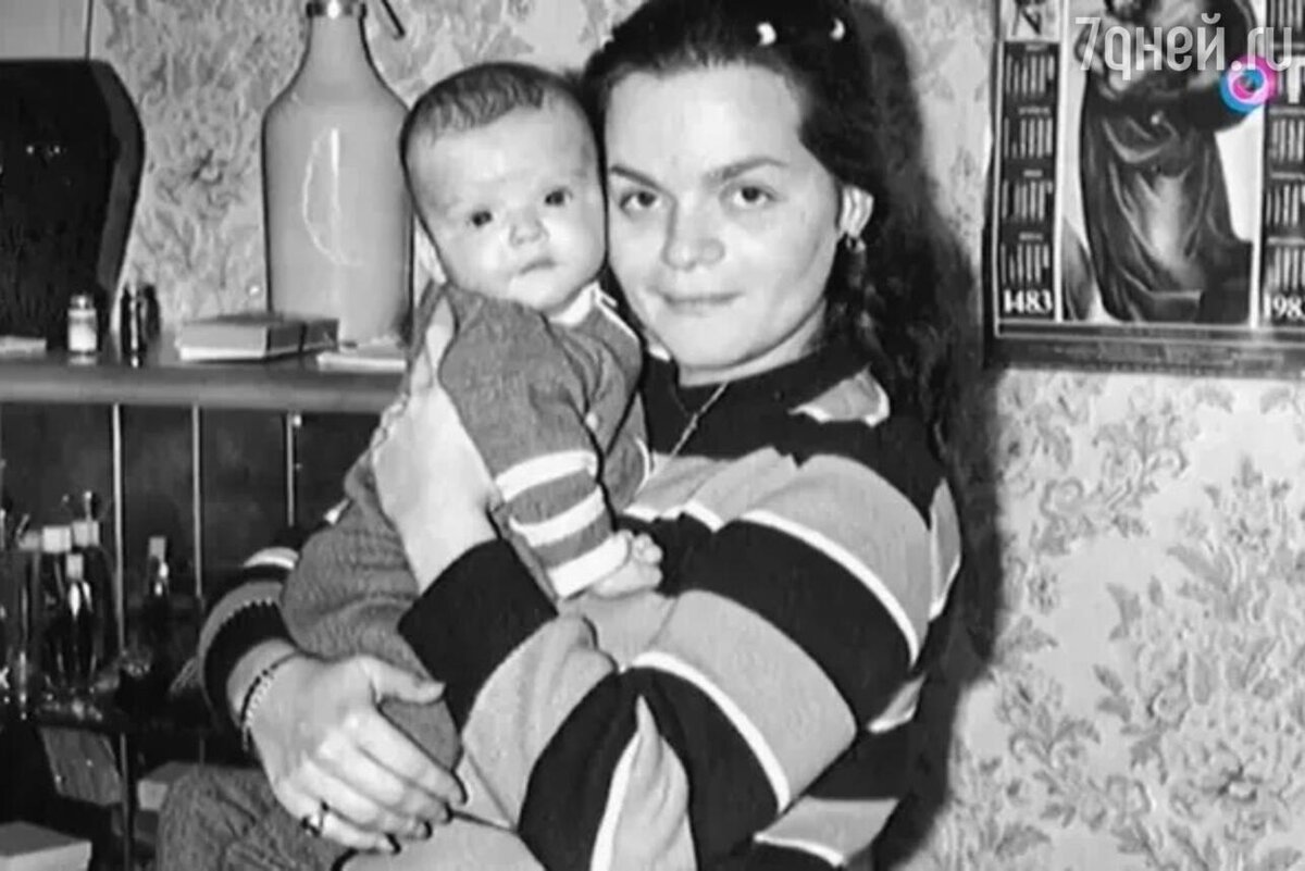    Лариса Долина с дочерью Кадр из видео