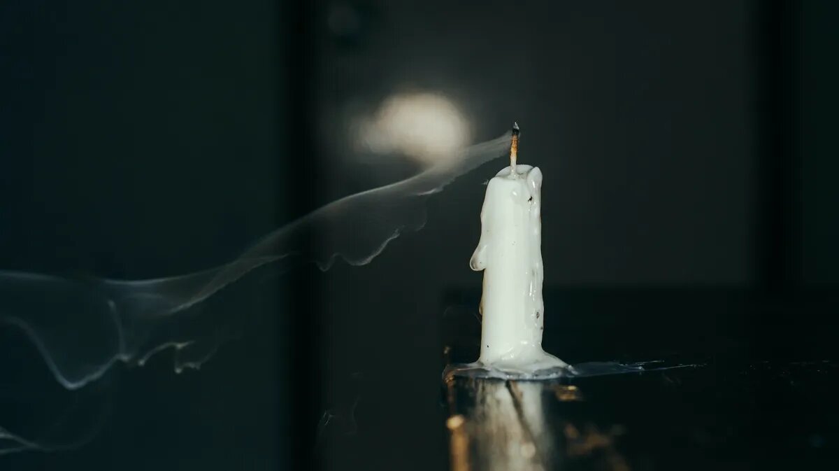 Свеча погасла раньше времени. Фото: unsplash.com