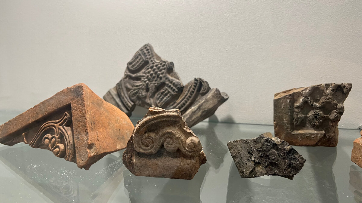 Выставка в БЦ Романов двор