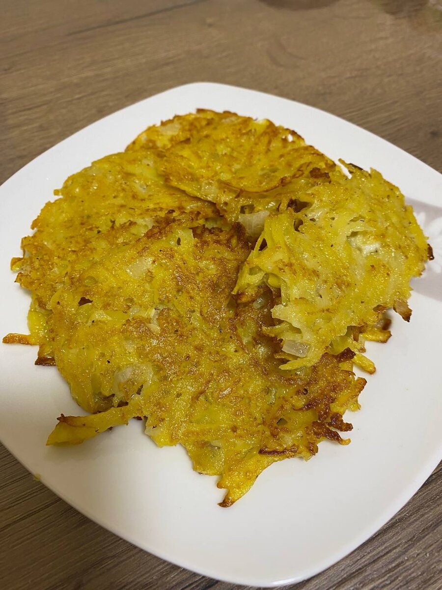 Сегодня готовим Картофельные Драники. Когда мало времени и нужно что-то придумать для быстрого перекуса, тогда это блюдо идеально подходит для вас!