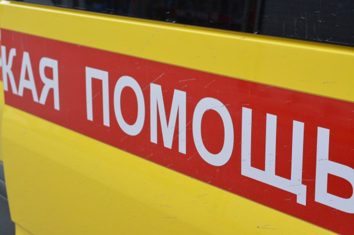    Тюменец хотел разнять драку, упал и ударился головой об лёд