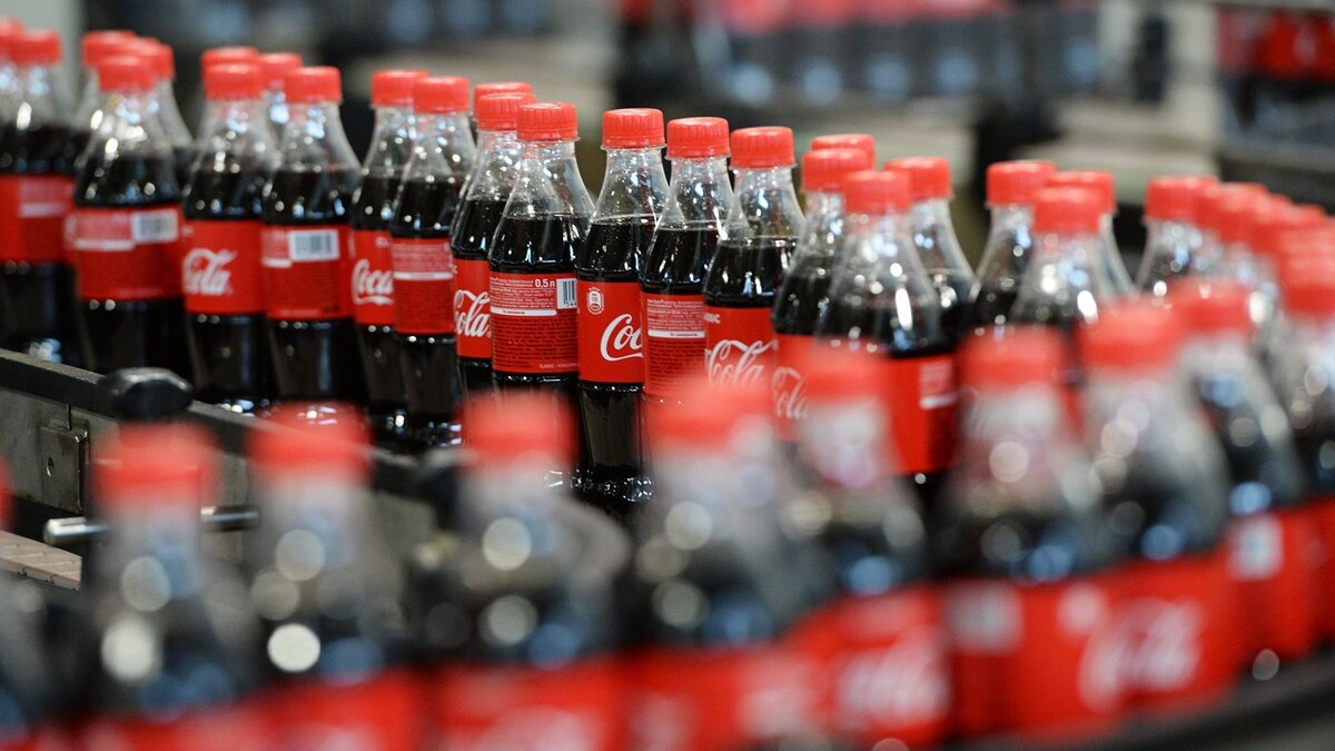    Продукция завода Coca-Cola в Красноярске© РИА Новости . Александр Кряжев