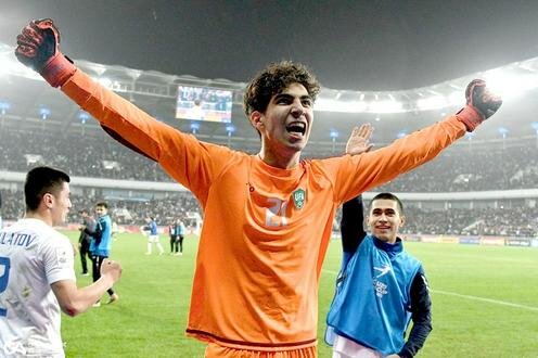 Вратарь сборной Узбекистана Отабек Боймуродов. Фото с сайта port.kg