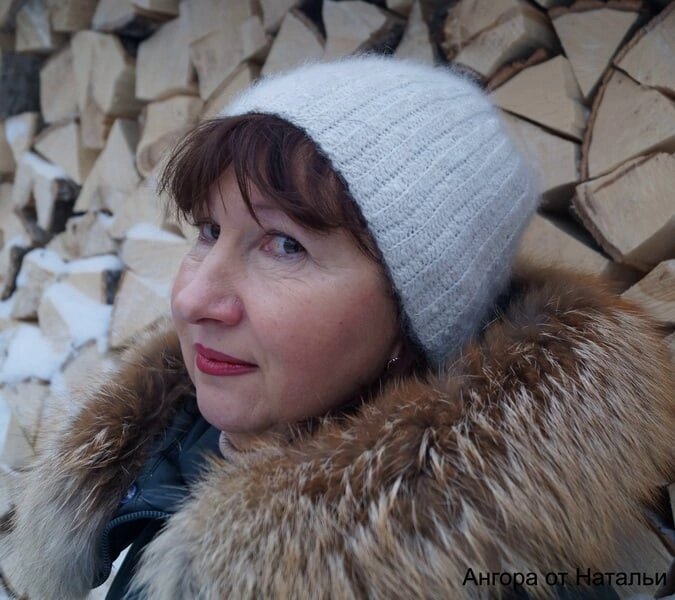 Моя сестра примерила мою шапку) 