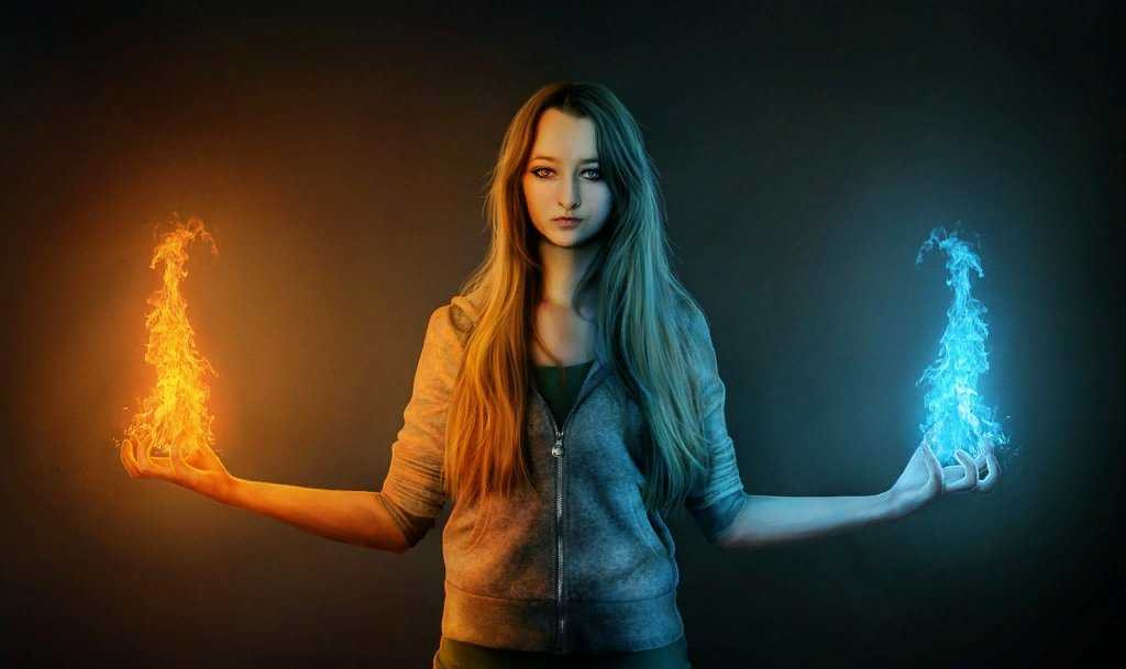 Вода суперсила. Огонь в руке. Девушка с огнем в руках. Фотосессия с огнем. Магия в руках.