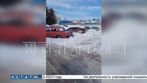 Стоянка, на которую приставы ставят на "ответственное хранение" изъятые ...