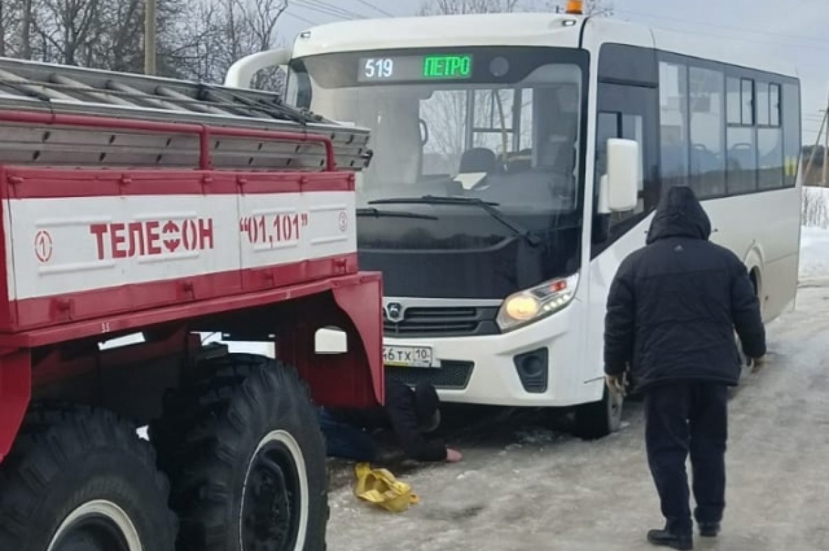    Пассажирский автобус с людьми вылетел с дороги в Карелии