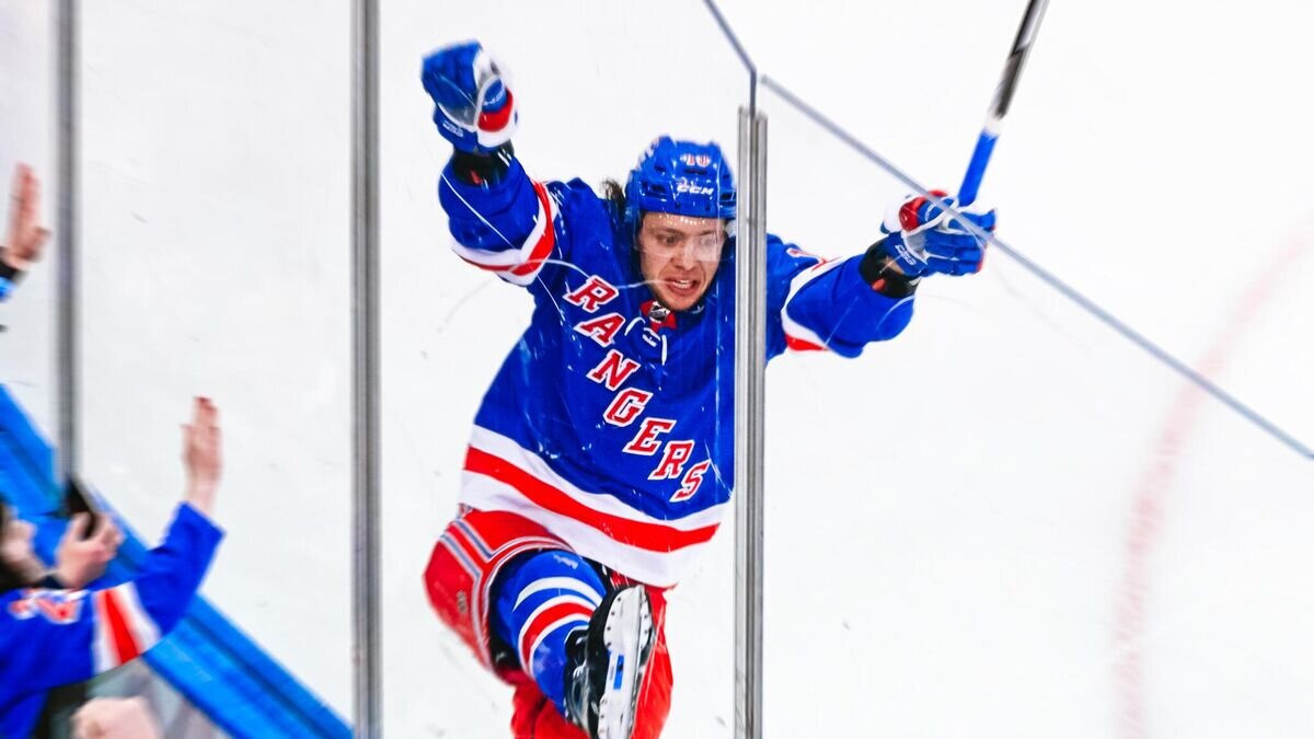    Хоккеист "Нью-Йорк Рейнджерс" Артемий Панарин© Фото : twitter.com/nyrangers
