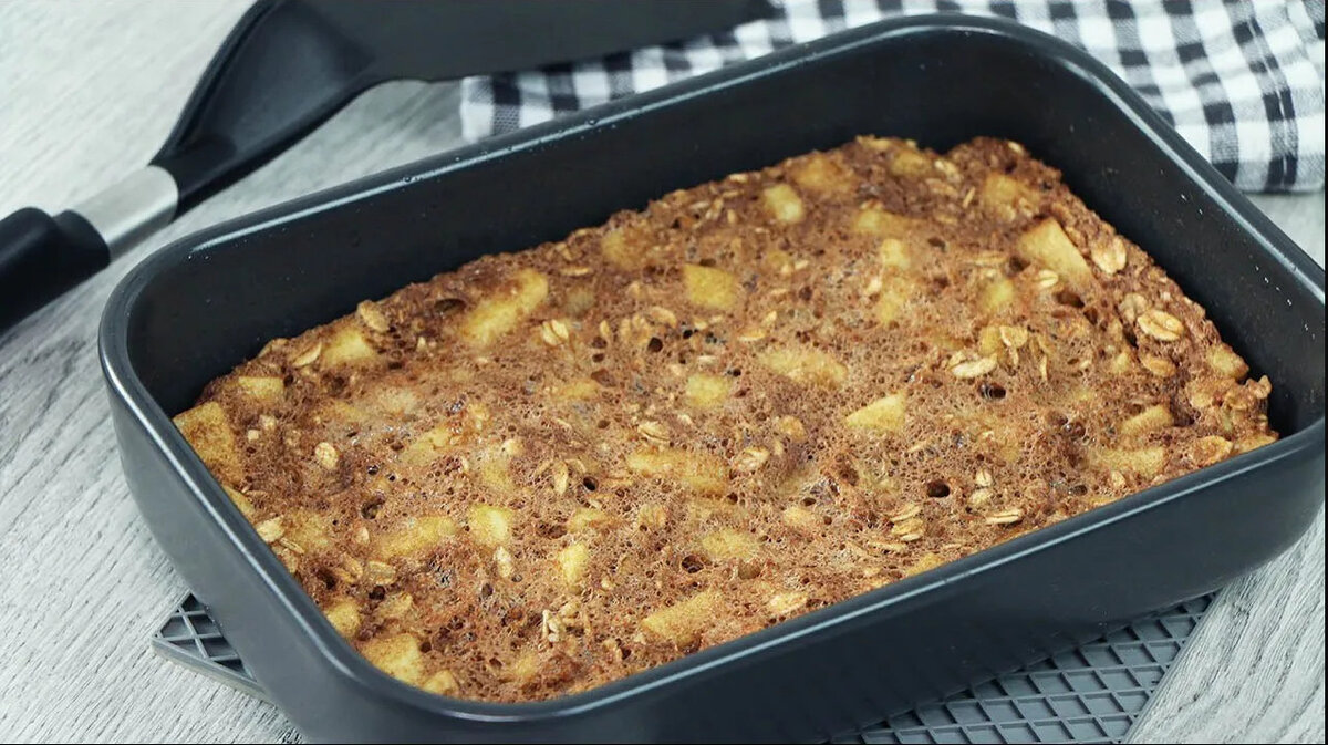 Овсяный пирог с яблоками в микроволновке