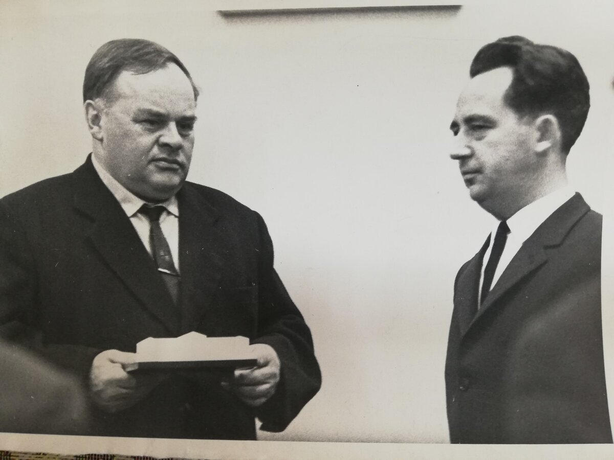 М.А. Ферин, директор Уфимского моторостроительного завода и ректор Р.Р.Мавлютов