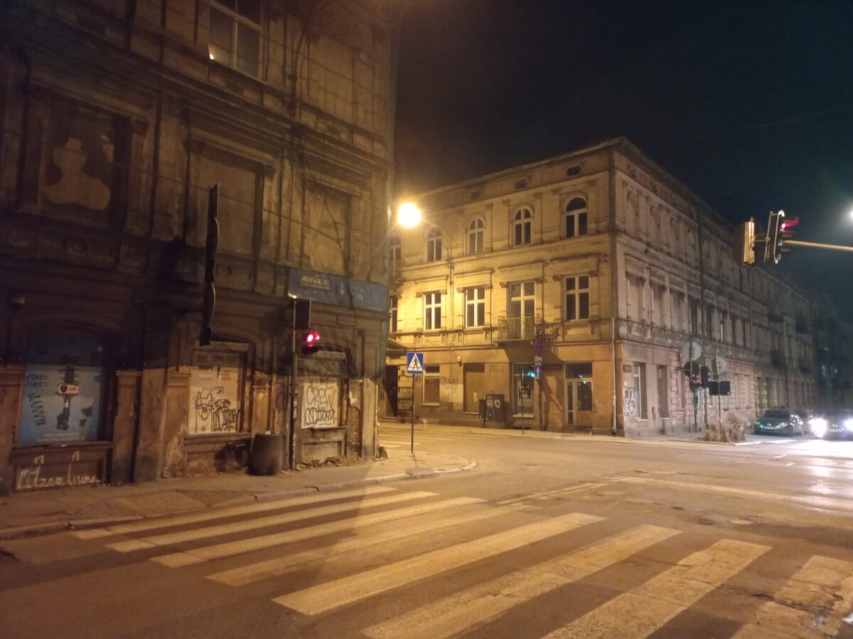 Перекресток на ул. Зиелоной, в центре