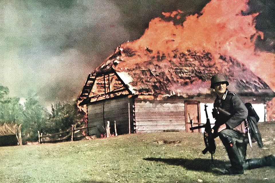     До и после Хатыни немцы, часто руками коллаборантов, сожгли более 600 белорусских деревень. Фото: Getty Images