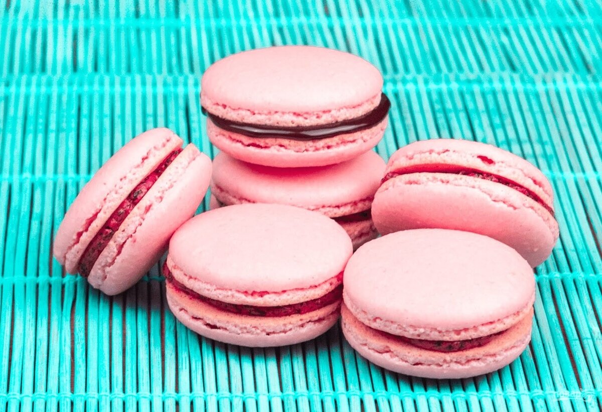 Приготовить невероятно вкусное пирожное "Макаронс" дома на самом деле проще, чем кажется! Нежное и вкусное пирожное с разными начинками покорит вас и ваших родных и станет вашей любимой выпечкой!