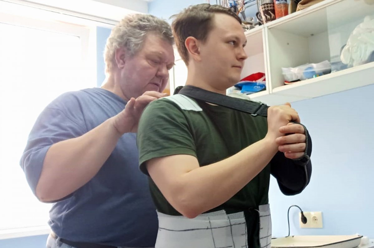    Один из создателей «ЭКЗАРа» Фёдор Андрющенко в центре эндопротезирования.