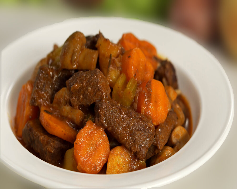 Говядина тушеная с овощами