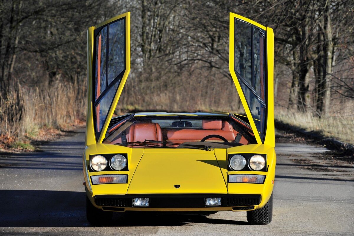 Мотоцикл с двигателем Lamborghini Espada v12