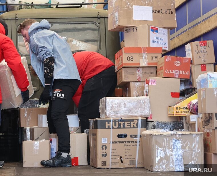    Военный нашел на складе в Макеевке пропавшие посылки с гумпомощью