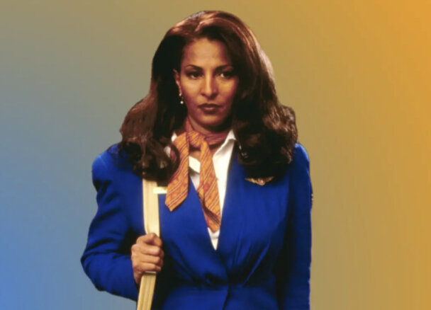 Мы прибудем в Международный аэропорт Сочи через пять часов... Да, через пять. Да не знаю я, какого...