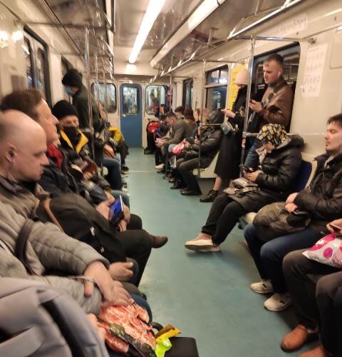 В вагоне метро.Фото автора