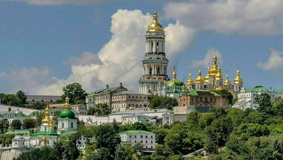     Секретарь Совета нацбезопасности и обороны Украины Алексей Данилов заявил, что власти не планируют насильственно выселять монахов Украинской православной церкви (УПЦ) из Киево-Печерской лавры.