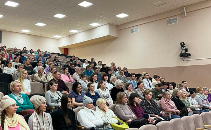 родители (взято тут https://www.vsavm.by/2023/03/31/roditelskij-forum-vybiraem-budushhee-vmeste/)