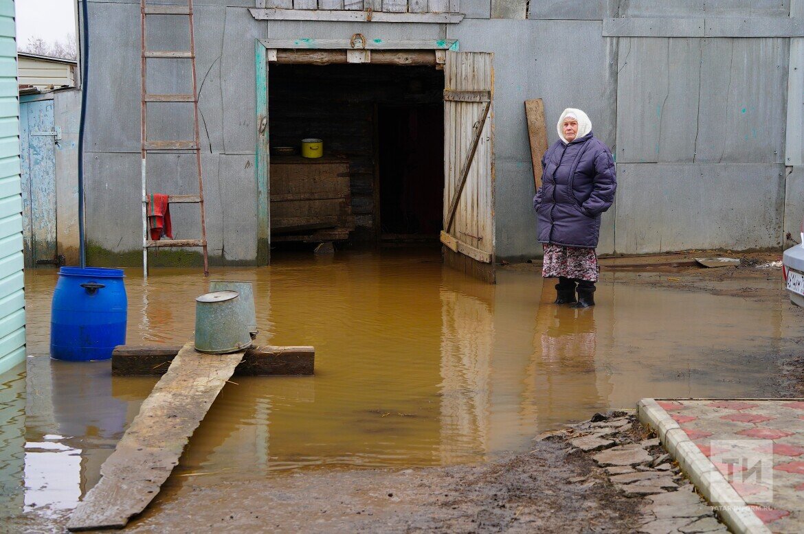 Вода стоит три дня, а ущерб на весь год: в Балтасинском районе затопило  село Бурнак | Татар-информ | Дзен