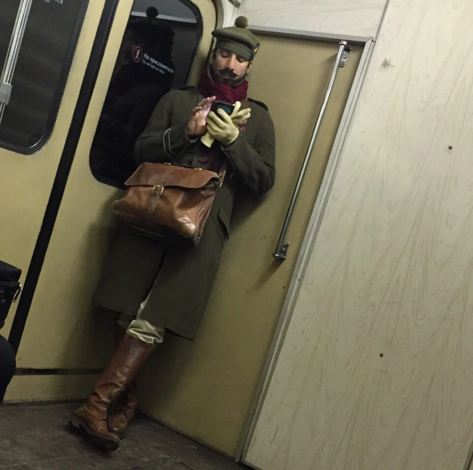 В метро смешные