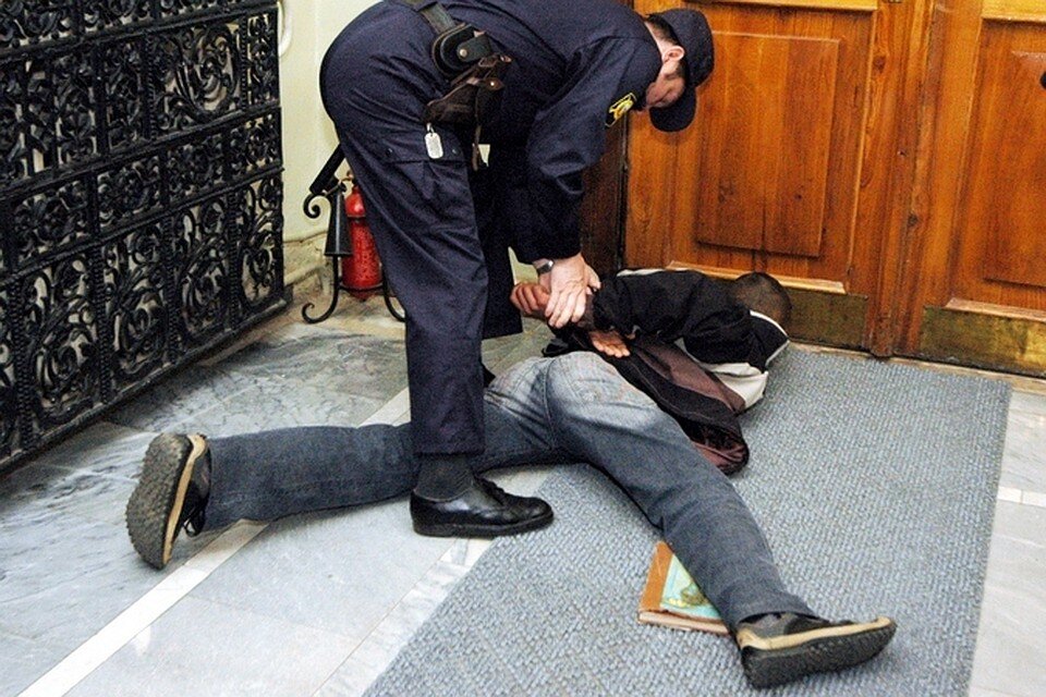 Бить пьяных людей. Бить пьяных людей. Семьи с алкогольной зависимостью. Бить пьяных людей. Бить пьяных людей.