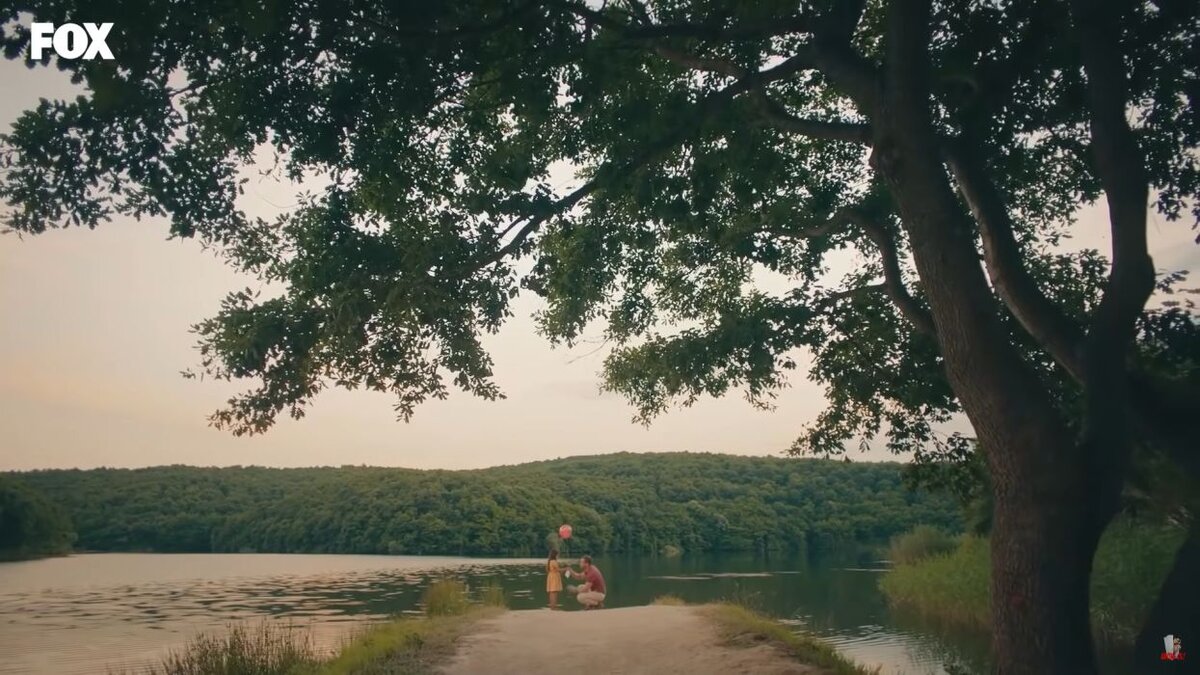 Серкан и Кираз. Кадр из сериала «Постучись в мою дверь», Турция, 2021 год